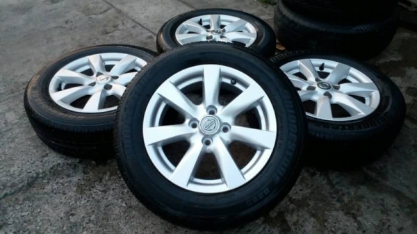 ล้อ nissan almera ขอบ 15 4รู 100พร้อมยางชุดล่ะ 6500