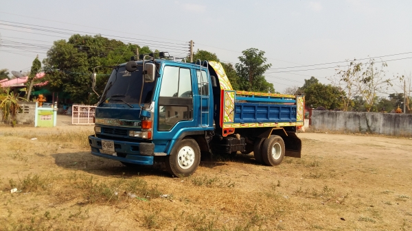 ขาย685000บาท 6ล้อร็อกกี้195แรง สภาพสวยพร้อมใช้ เอกสารพร้อมโอน