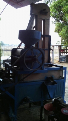 ขายโรงสี พร้อมใช้ หิน24ลูกหิน ลูกยางเบิกใหม่ใช้งานยาวๆๆ สีเร็ว