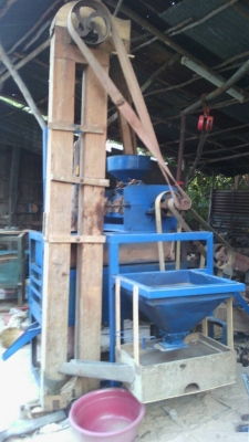 ขายโรงสี พร้อมใช้ หิน24ลูกหิน ลูกยางเบิกใหม่ใช้งานยาวๆๆ สีเร็ว