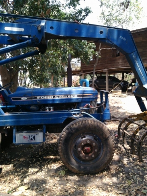 รถคีบกลกิจ พร้อมรถไถฟอร์ด รถคีบกลกิจ พร้อมรถไถฟอร์ด