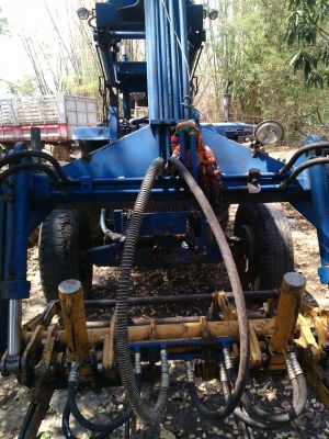 รถคีบกลกิจ พร้อมรถไถฟอร์ด รถคีบกลกิจ พร้อมรถไถฟอร์ด