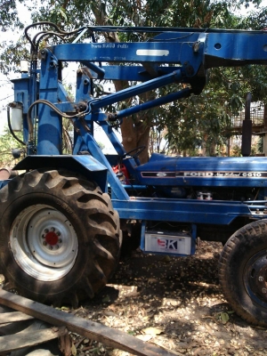 รถคีบกลกิจ พร้อมรถไถฟอร์ด