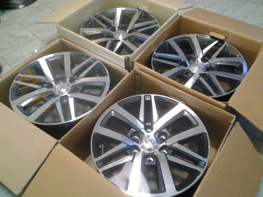 แม็กTOYOTA FORTUNER18ถอดป้ายแดง