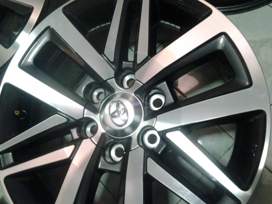 แม็กTOYOTA FORTUNER18ถอดป้ายแดง