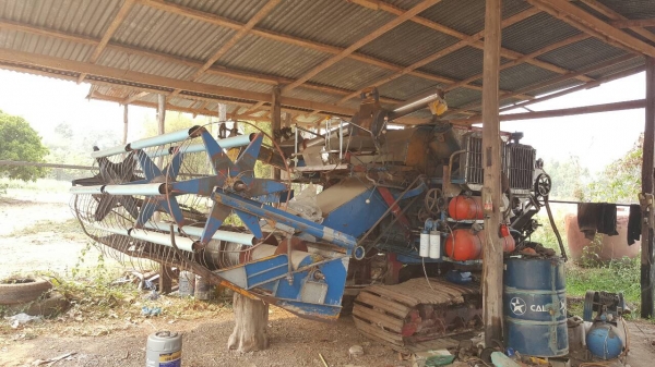 ขาย รถเกี่ยวข้าว ของอู่ไทยรุ้ง เครื่อง 6HE1 195 แรงม้า ช่วงล่างเต็ม โซ่+ใบแทรคใหม่ ปั้มดี รถใช้งานได้ปกติ ราคาคุยกันได้ครับ