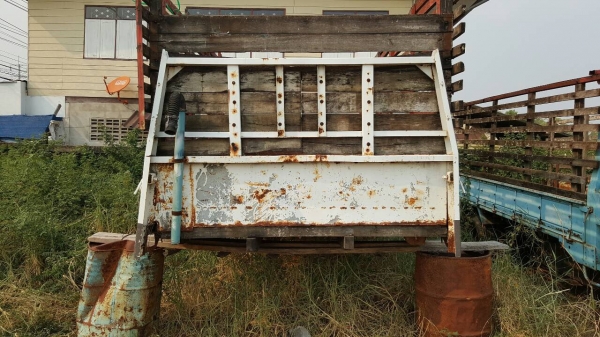 ขาย กระบะ 6 ล้อ สภาพพร้อมใช้งาน ยาว 5 เมตร กว้าง 2.10 เมตร ยกลงจาก ISUZU NPR