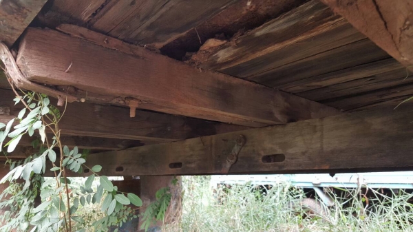 ขาย กระบะ 6 ล้อ สภาพพร้อมใช้งาน ยาว 5 เมตร กว้าง 2.10 เมตร ยกลงจาก ISUZU NPR