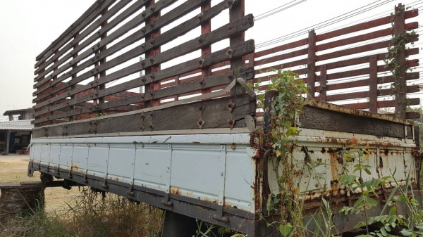 ขาย กระบะ 6 ล้อ สภาพพร้อมใช้งาน ยาว 5 เมตร กว้าง 2.10 เมตร ยกลงจาก ISUZU NPR