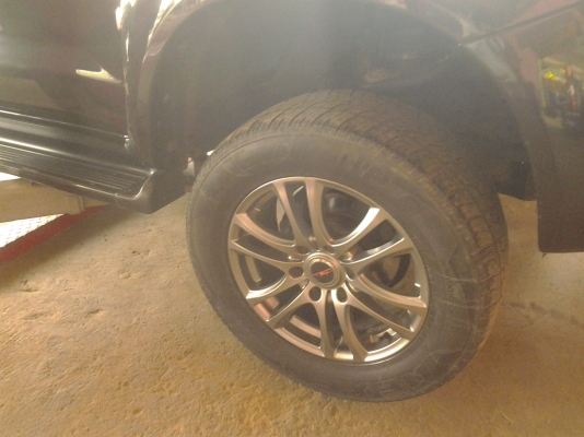 แม็กขอบ18 พร้อมยาง แม็กขอบ18 พร้อมยาง