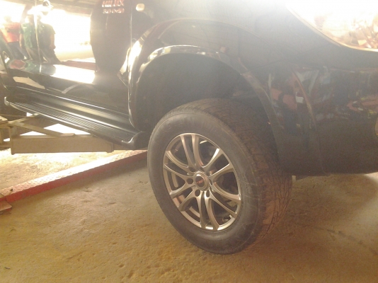 แม็กขอบ18 พร้อมยาง แม็กขอบ18 พร้อมยาง