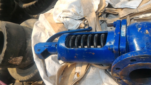 วาล์วเปิดด้วยแรงดัน แบบหน้าแปลนขนาด เข้า 2 นิ้ว ออก 3 นิ้ว ของใหม่ยังไม่ได้ใช้งาน