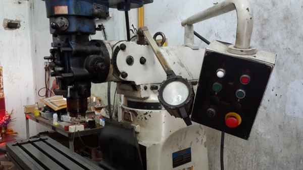 ขายครับขายมิลลิ่ง m2 ปี 2001 สภาพเดิมๆ ใช้งานจากไต้หวัน ตามรูป 0814583376 เอกปทุม ขายครับขายมิลลิ่ง m2 ปี 2001 สภาพเดิมๆ ใช้งานจากไต้หวัน ตามรูป 0814583376 เอกปทุม