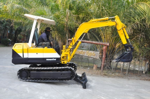 ขายแบคโฮkomatsu PC20-5 สวยเดิม 180,000เท่านั้น!!
