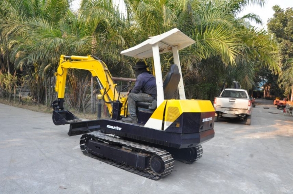 ขายแบคโฮkomatsu PC20-5 สวยเดิม 180,000เท่านั้น!!