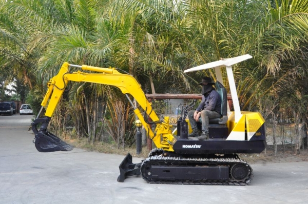 ขายแบคโฮkomatsu PC20-5 สวยเดิม 180,000เท่านั้น!!