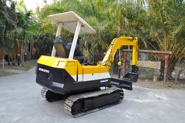 ขายแบคโฮkomatsu PC20-5 สวยเดิม 180,000เท่านั้น!!