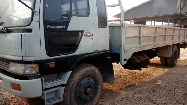 ขายรถ6ล้อเครื่อง195แรงช่วงยาว7.2เมตรพร้อมใช้งาน