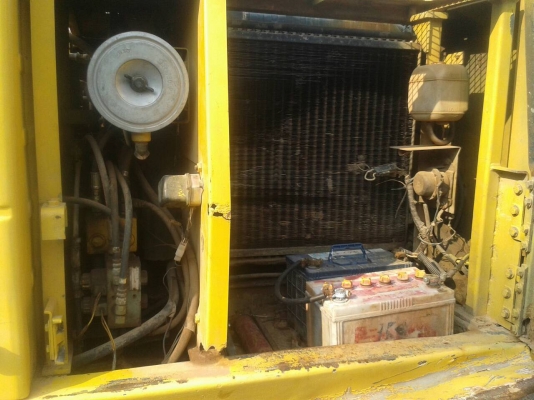 ขายด่วน KOMATSU PC120-5 สภาพสวยพร้อมใช้งาน เครื่องปั้มดี ทำงานเร็วไม่โหลด โซ่ดีเอวแน่น ไฟฟ้าอยู่ตัดมอเตอร์คันเร่ง เฟรมสวย บูมอาร์มสวย  รถพร้อมทำงานครับ