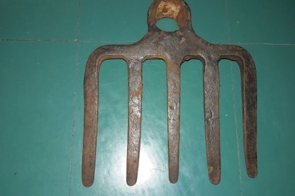 ขายคราดหูกลมงานเก่ายุโรปขนาดใหญ่เหล็กดีหนักๆ