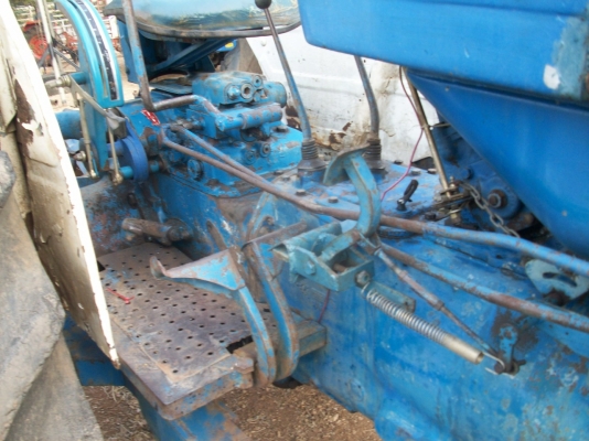 ขายฟอร์ด 77 T 1 สภาพสวย รถใช้งานน้อย ทะเบียนจดปี 41 ขายฟอร์ด 77 T 1 สภาพสวย รถใช้งานน้อย ทะเบียนจดปี 41