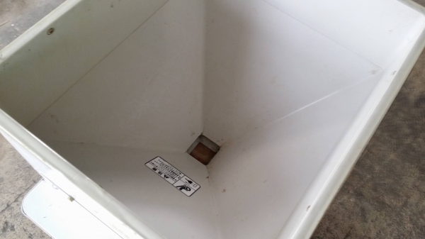 เครื่องขัดข้าวขาว HOSOKAWA รุ่น R1900EN เก่าญี่ปุ่น กำลังการผลิต 100 kg./ชม. สามารถขัดข้าวกล้องให้เป็นข้าวขาวได้อย่างสะดวก รวดเร็ว