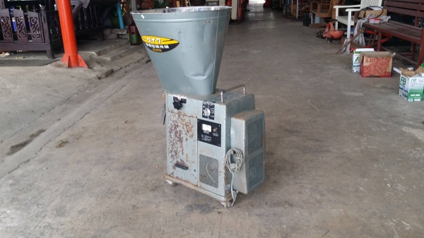 เครื่องขัดข้าวขาว TAIWA รุ่น B-30M เก่าญี่ปุ่น กำลังการผลิต 30 kg./ชม. สามารถขัดข้าวกล้องให้เป็นข้าวขาวได้อย่างสะดวก รวดเร็ว