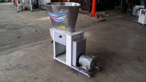 เครื่องขัดข้าวขาว KANRYU รุ่น RB330(1) เก่าญี่ปุ่น กำลังการผลิต 30 kg./ชม. สามารถขัดข้าวกล้องให้เป็นข้าวขาวได้อย่างสะดวก รวดเร็ว