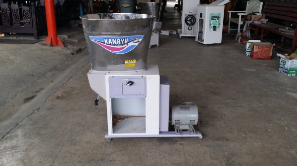 เครื่องขัดข้าวขาว KANRYU รุ่น RB330(1) เก่าญี่ปุ่น กำลังการผลิต 30 kg./ชม. สามารถขัดข้าวกล้องให้เป็นข้าวขาวได้อย่างสะดวก รวดเร็ว