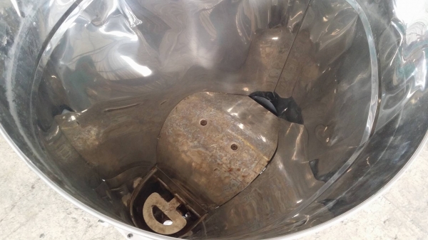 เครื่องขัดข้าวขาว KANRYU รุ่น RB330(1) เก่าญี่ปุ่น กำลังการผลิต 30 kg./ชม. สามารถขัดข้าวกล้องให้เป็นข้าวขาวได้อย่างสะดวก รวดเร็ว