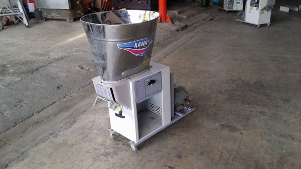 เครื่องขัดข้าวขาว KANRYU รุ่น RB330(2) เก่าญี่ปุ่น กำลังการผลิต 30 kg./ชม. สามารถขัดข้าวกล้องให้เป็นข้าวขาวได้อย่างสะดวก รวดเร็ว