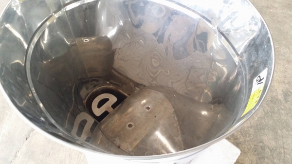 เครื่องขัดข้าวขาว KANRYU รุ่น RB330(2) เก่าญี่ปุ่น กำลังการผลิต 30 kg./ชม. สามารถขัดข้าวกล้องให้เป็นข้าวขาวได้อย่างสะดวก รวดเร็ว