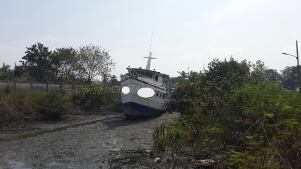 เรือ 2 ลำ