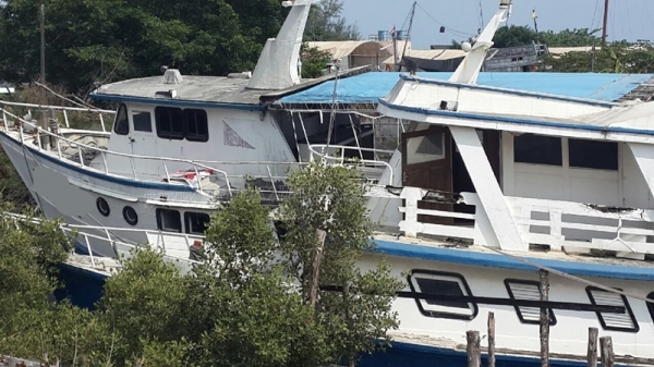 เรือ 2 ลำ