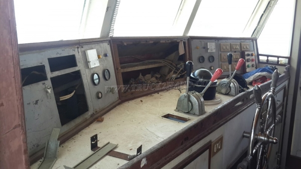 เรือ 2 ลำ