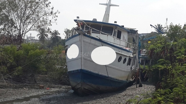 เรือ 2 ลำ