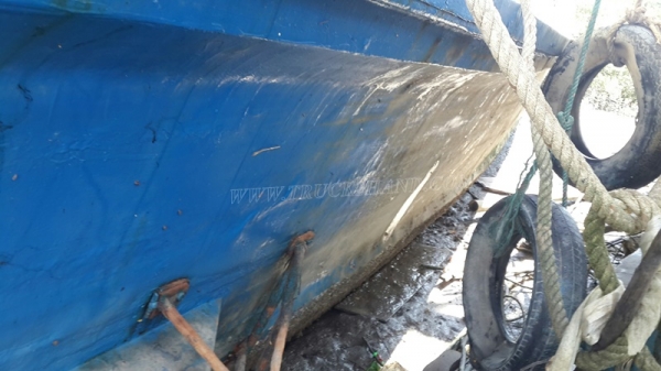 เรือ 2 ลำ