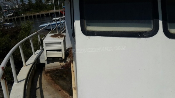 เรือ 2 ลำ