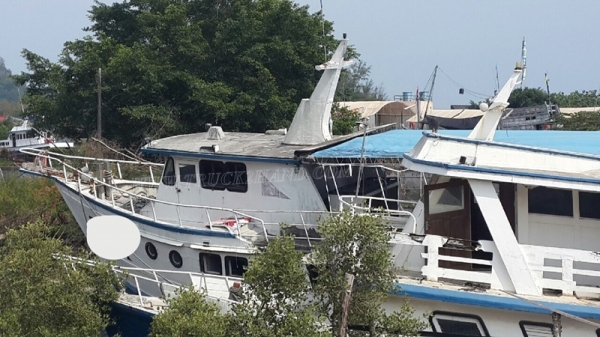 เรือ 2 ลำ