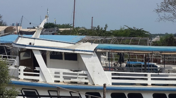 เรือ 2 ลำ