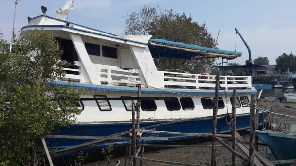 เรือ 2 ลำ