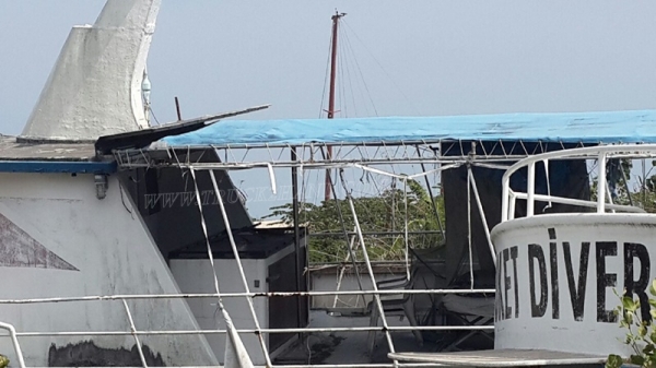 เรือ 2 ลำ