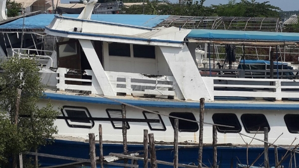 เรือ 2 ลำ