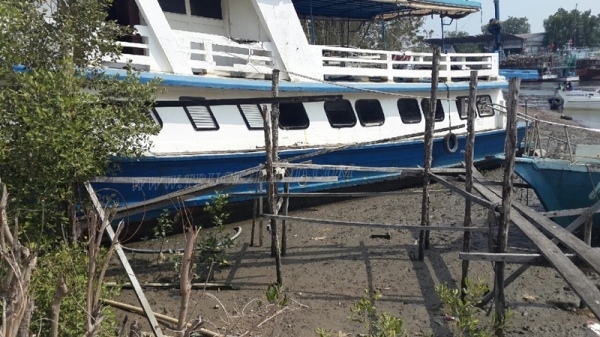 เรือ 2 ลำ