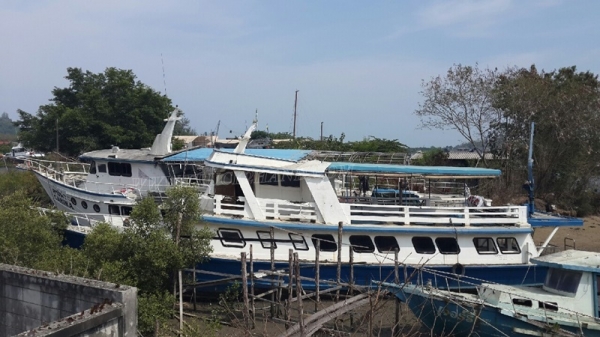 เรือ 2 ลำ