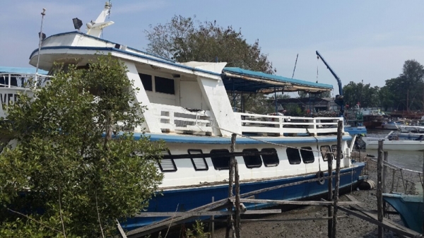 เรือ 2 ลำ