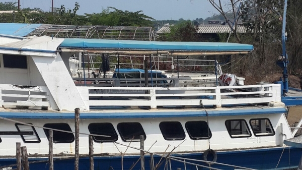 เรือ 2 ลำ