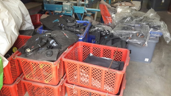 ชุดและอุปกรณ์ดำน้ำ