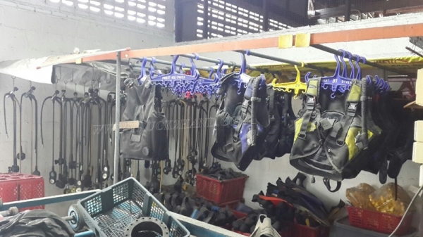 ชุดและอุปกรณ์ดำน้ำ