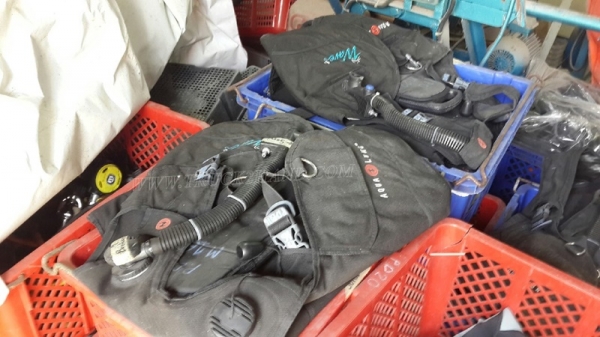 ชุดและอุปกรณ์ดำน้ำ